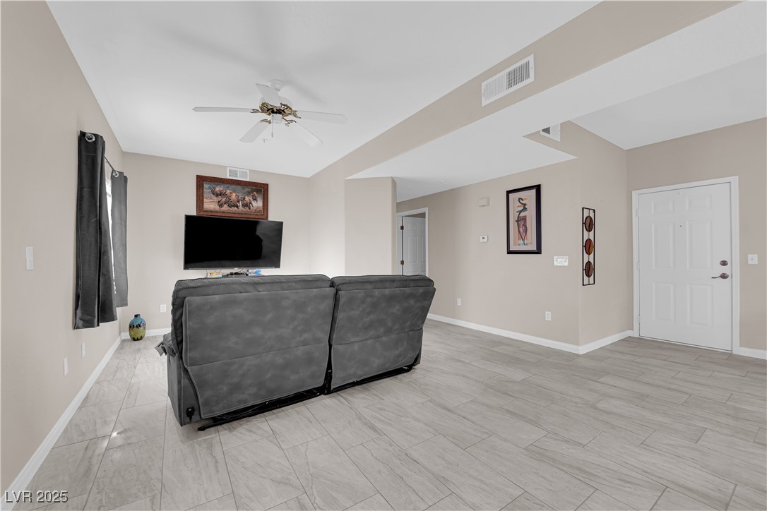 Photo 18 of 36, 2925 Wigwam Parkway #312
