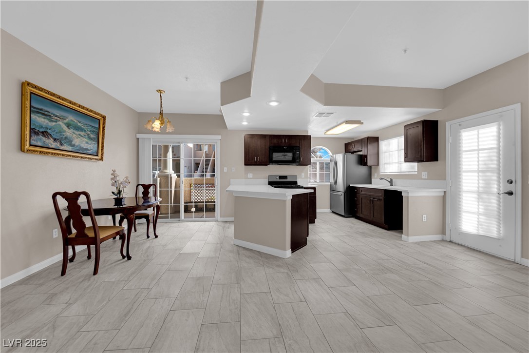Photo 19 of 36, 2925 Wigwam Parkway #312