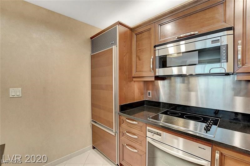 Photo 8 of 28, 145 HARMON Avenue #801