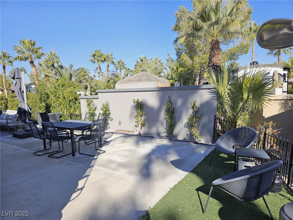 Photo 9 of 23, 8175 Arville Street #384