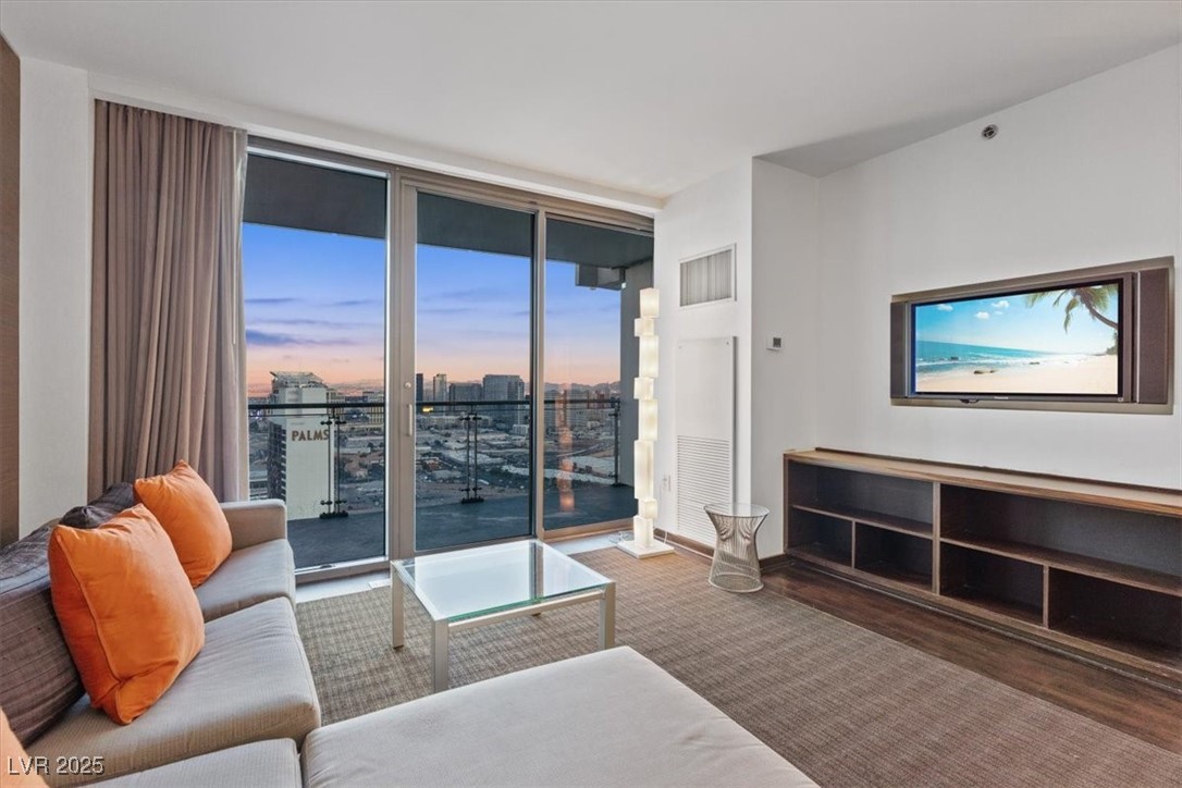 Photo 9 of 29, 4381 W Flamingo Road #5016