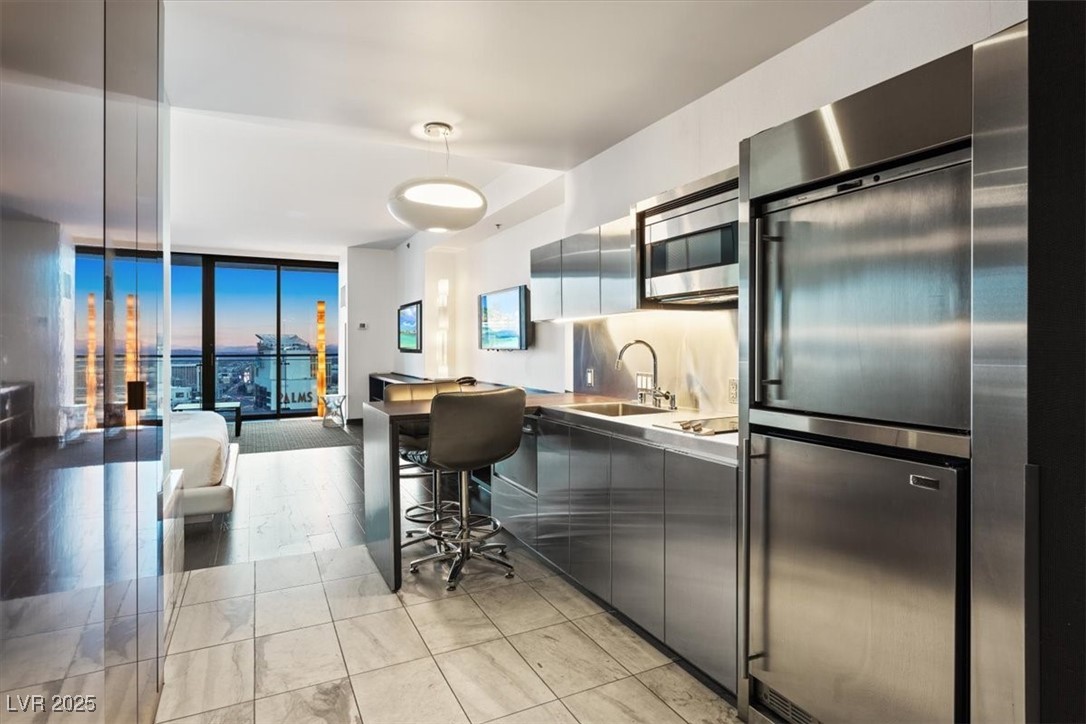 Photo 13 of 29, 4381 W Flamingo Road #5016