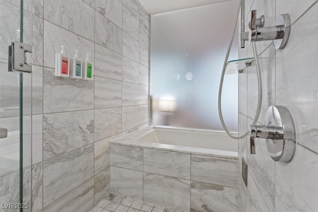 Photo 18 of 29, 4381 W Flamingo Road #5016