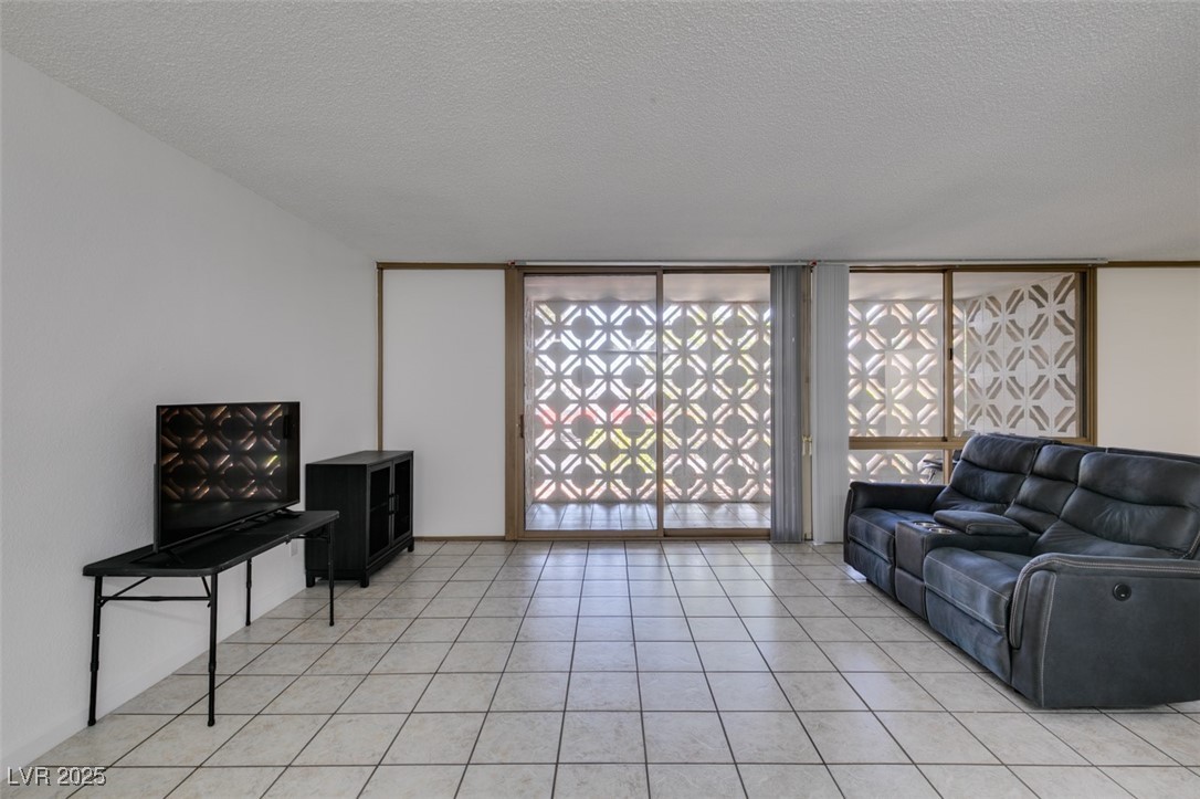 Photo 8 of 36, 205 E Harmon Avenue #112