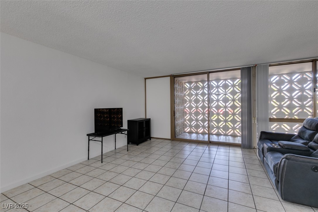 Photo 9 of 36, 205 E Harmon Avenue #112