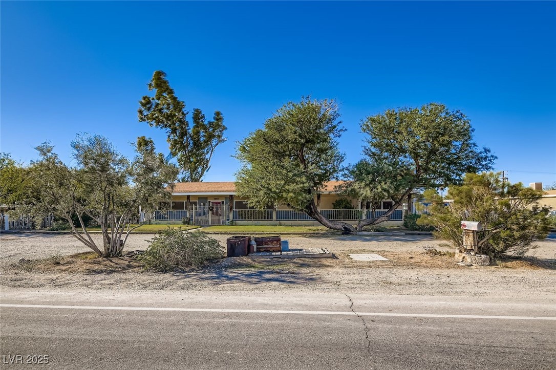 Photo 3 of 1233 Comstock Drive