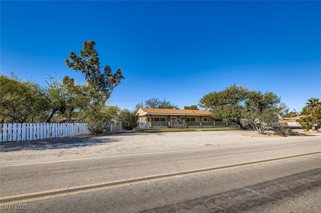 Photo 4 of 1233 Comstock Drive