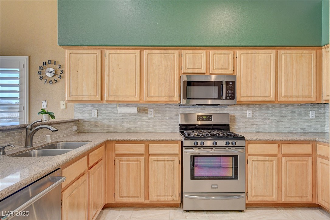Photo 15 of 37, 4940 Black Bear Road #202