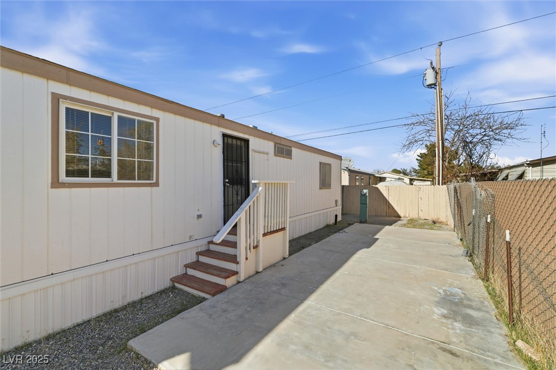 Photo 4 of 280 W Ferndell Street