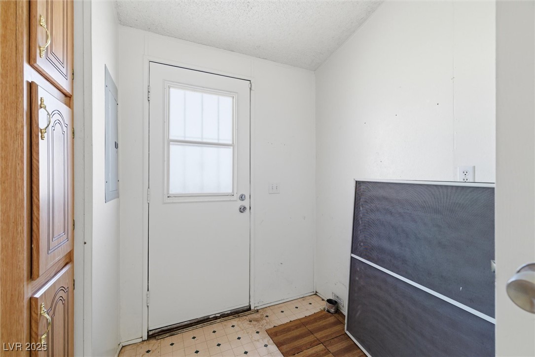 Photo 22 of 35, 280 W Ferndell Street