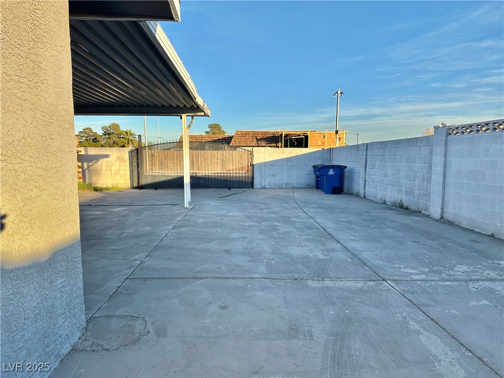 Photo 3 of 808 S Mallard Street