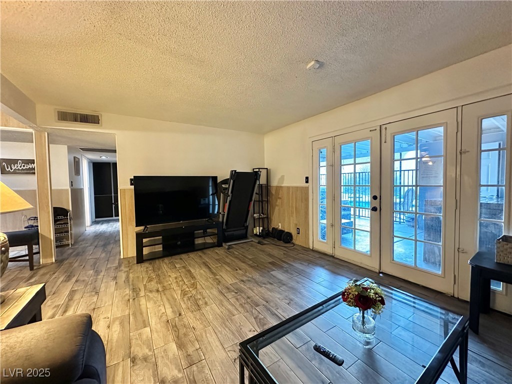 Photo 4 of 808 S Mallard Street