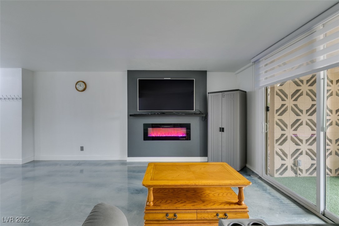 Photo 9 of 43, 205 E Harmon Avenue #101