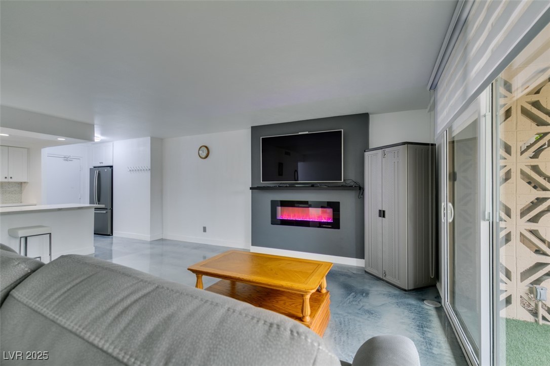 Photo 10 of 43, 205 E Harmon Avenue #101