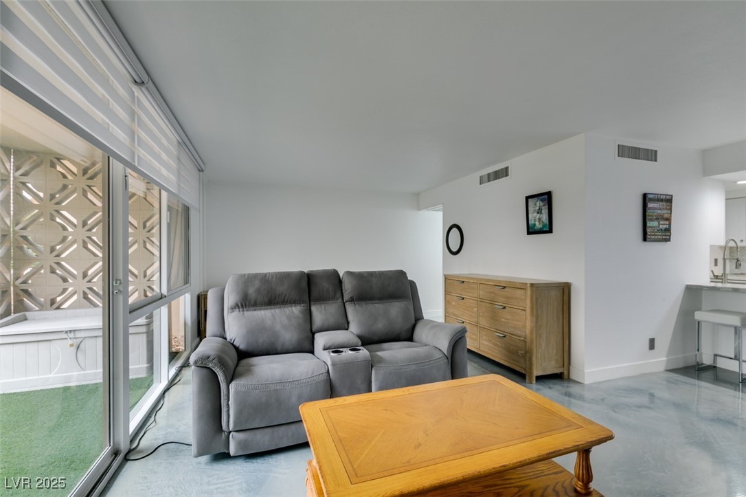 Photo 12 of 43, 205 E Harmon Avenue #101
