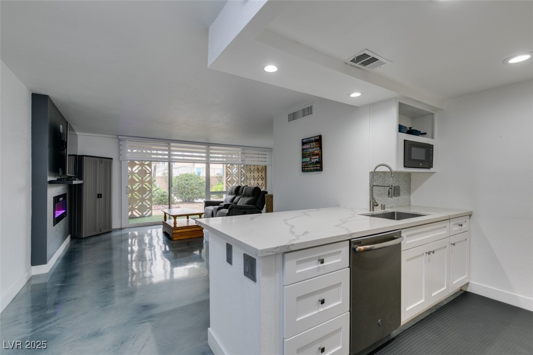 Photo 2 of 205 E Harmon Avenue #101