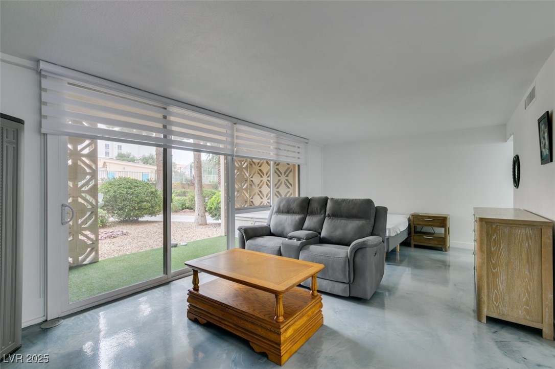 Photo 5 of 205 E Harmon Avenue #101