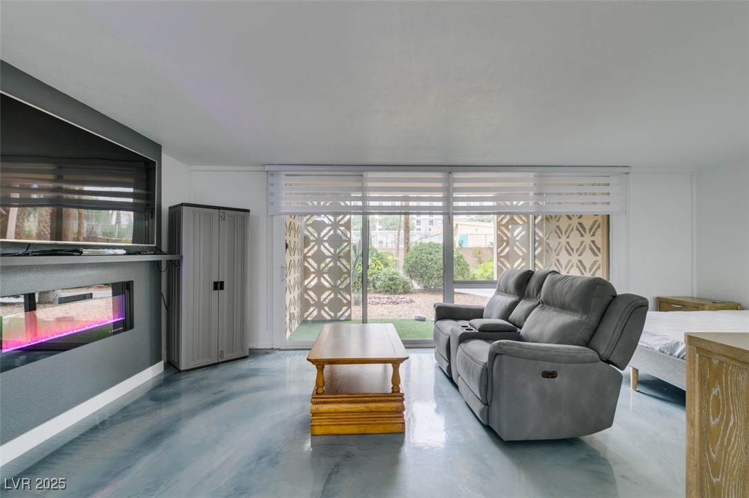 Photo 6 of 43, 205 E Harmon Avenue #101