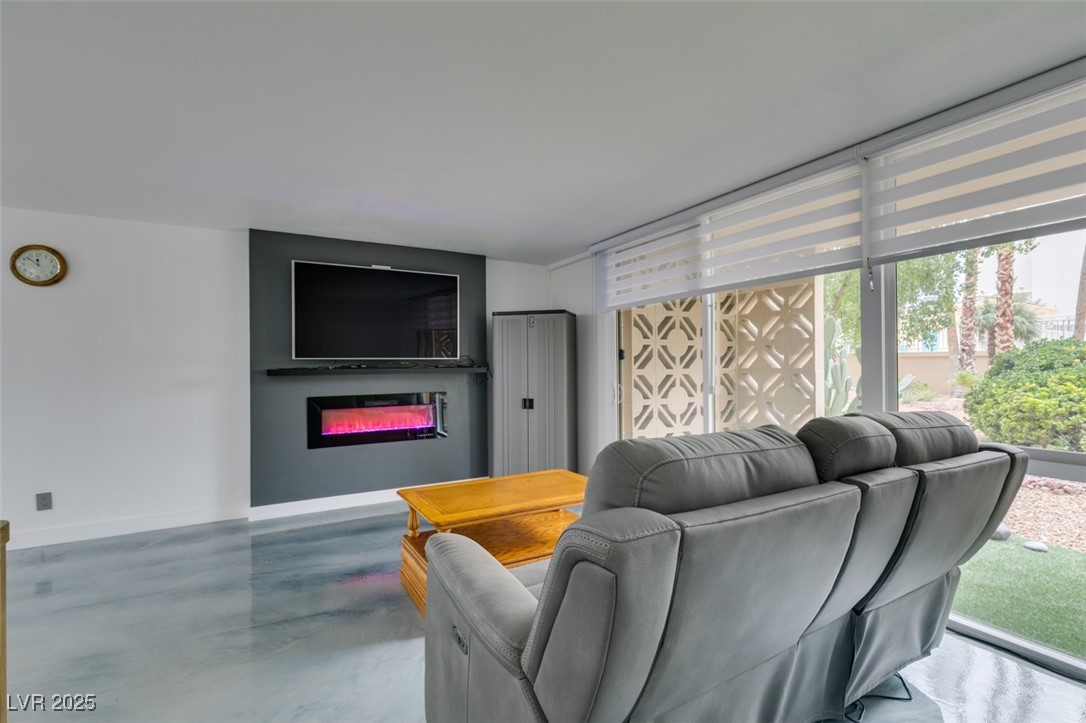 Photo 8 of 43, 205 E Harmon Avenue #101