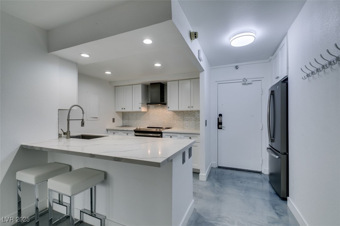 Photo 18 of 43, 205 E Harmon Avenue #101