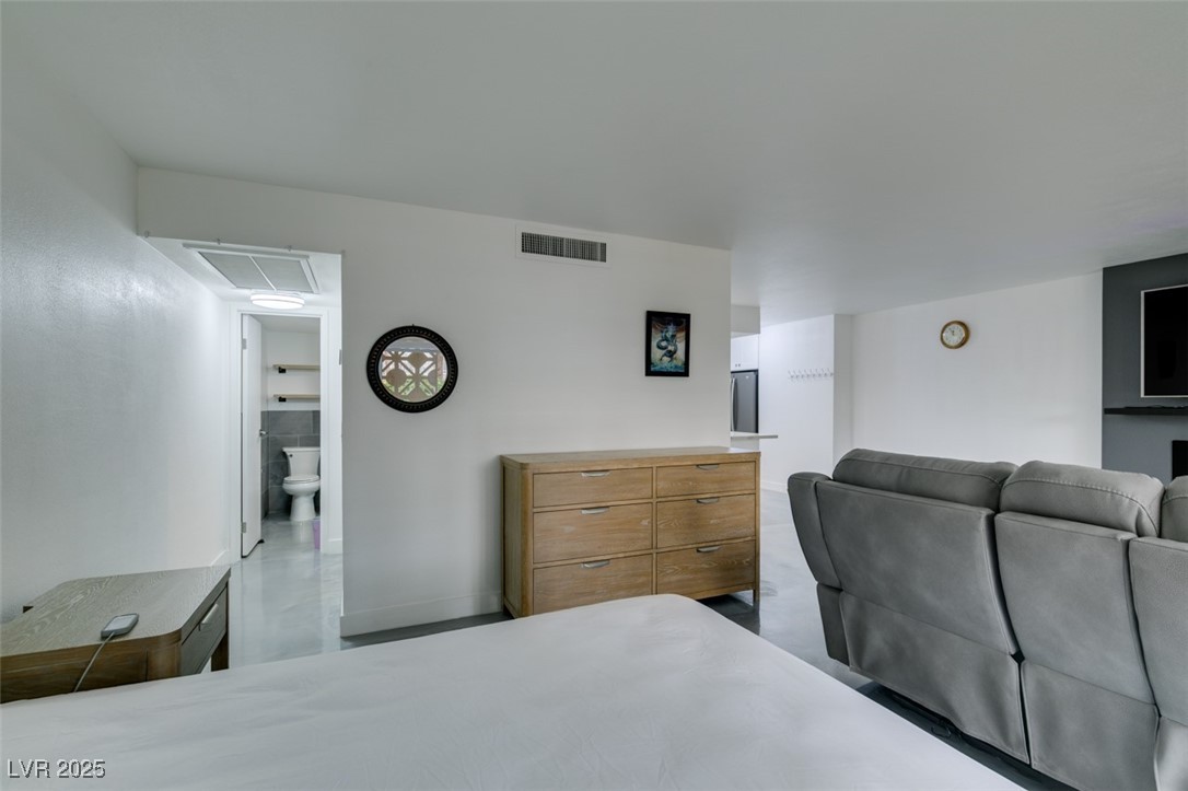 Photo 19 of 43, 205 E Harmon Avenue #101