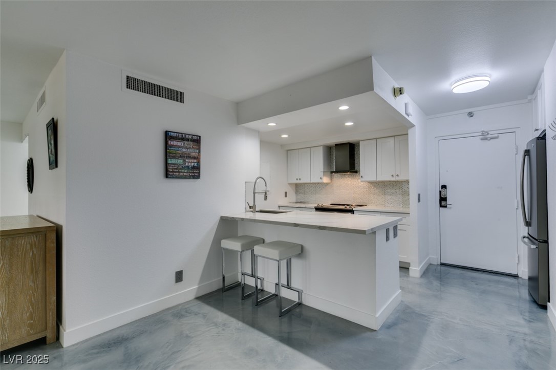 Photo 22 of 43, 205 E Harmon Avenue #101