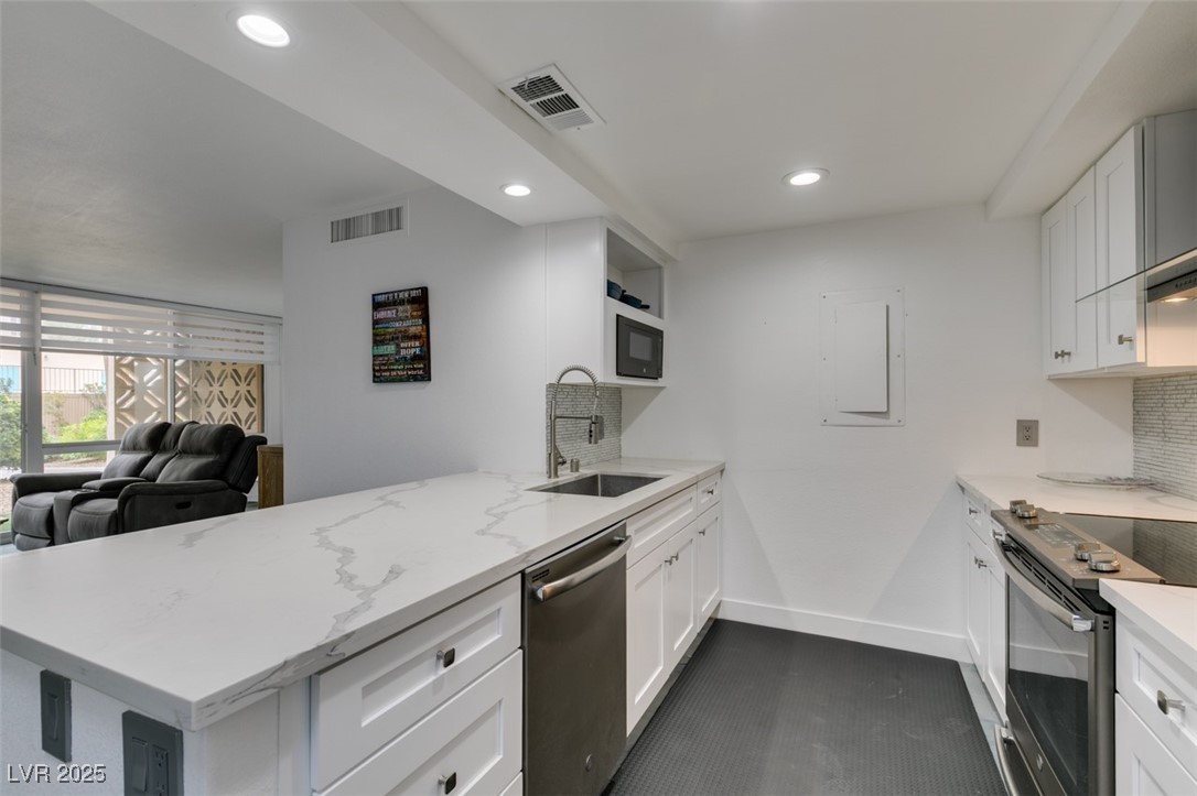 Photo 25 of 43, 205 E Harmon Avenue #101