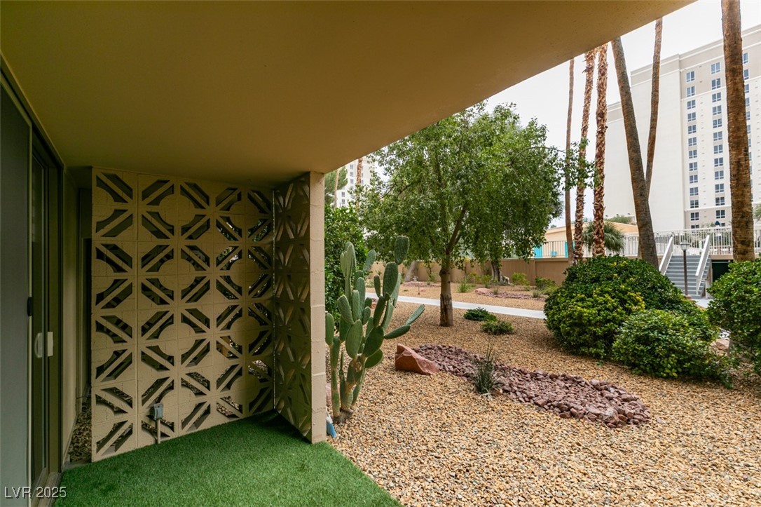 Photo 32 of 43, 205 E Harmon Avenue #101