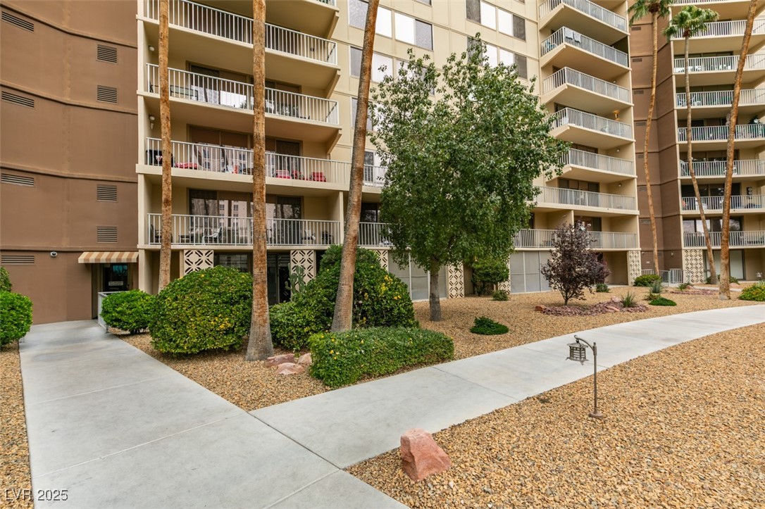 Photo 36 of 43, 205 E Harmon Avenue #101