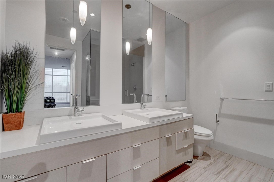 Photo 34 of 58, 4575 Dean Martin Drive #2607
