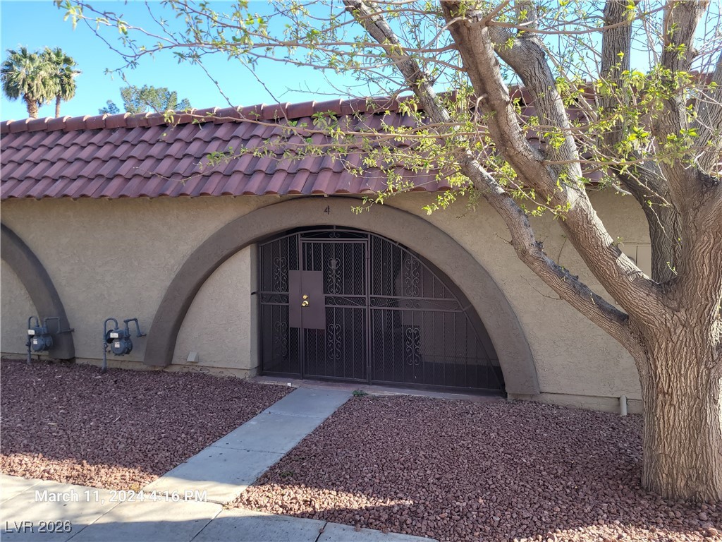 Photo 11 of 19, 808 Hedge Way #4