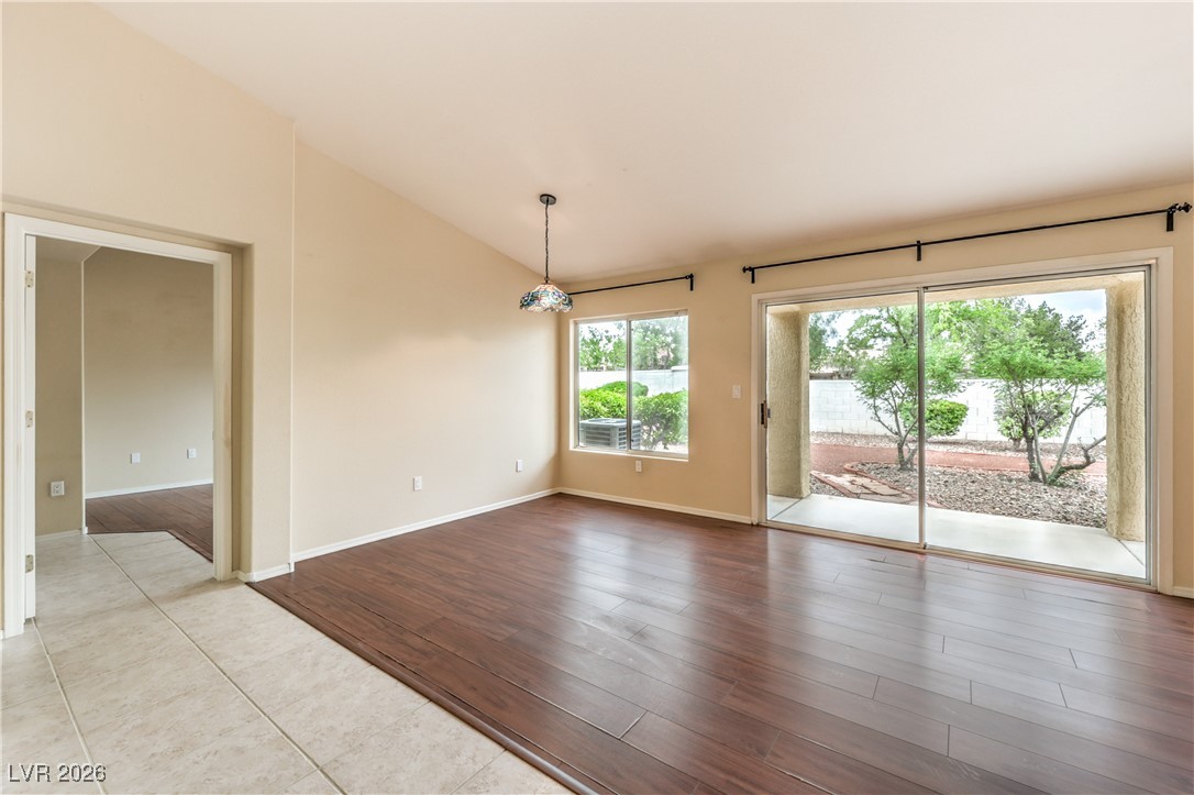 Photo 7 of 39, 9948 Bundella Drive