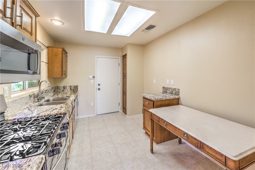 Photo 12 of 39, 9948 Bundella Drive