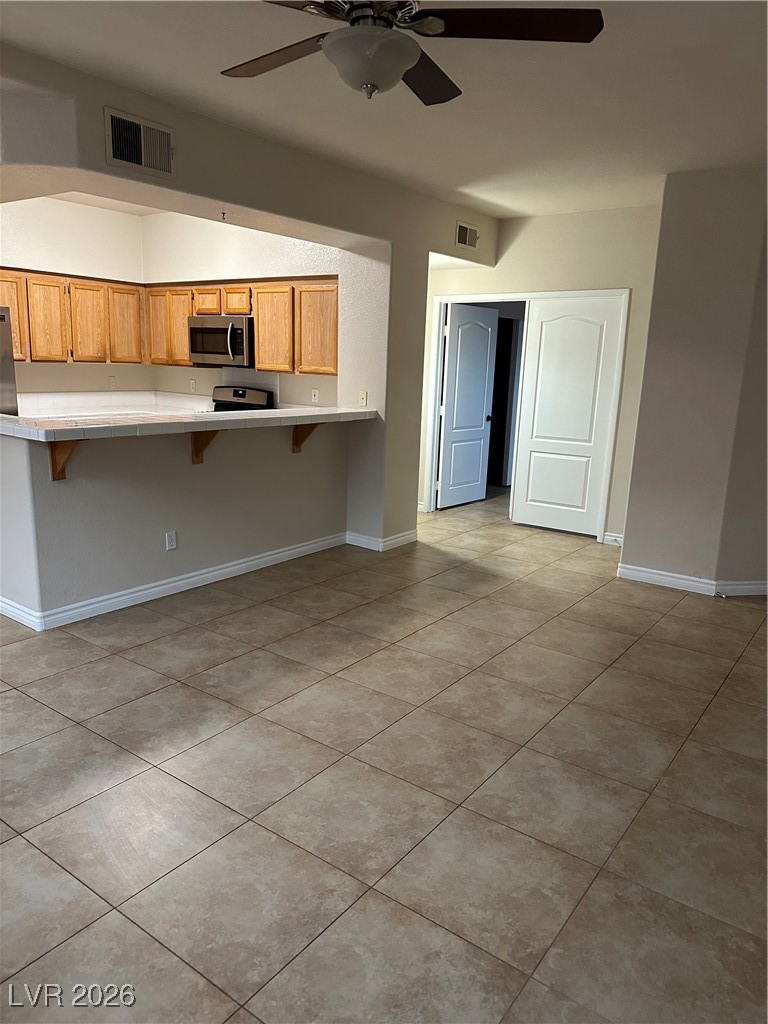 Photo 3 of 1404 Seward Street #104