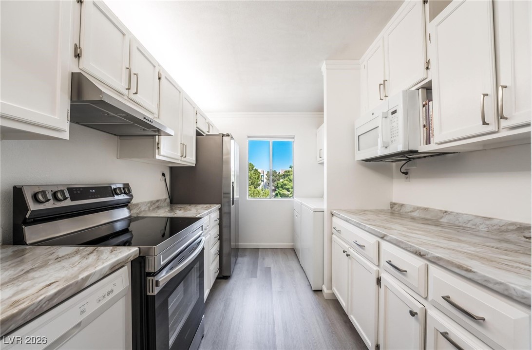 Photo 11 of 57, 730 S Royal Crest Circle #444