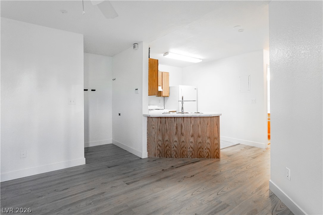 Photo 6 of 28, 510 Elm Drive #106