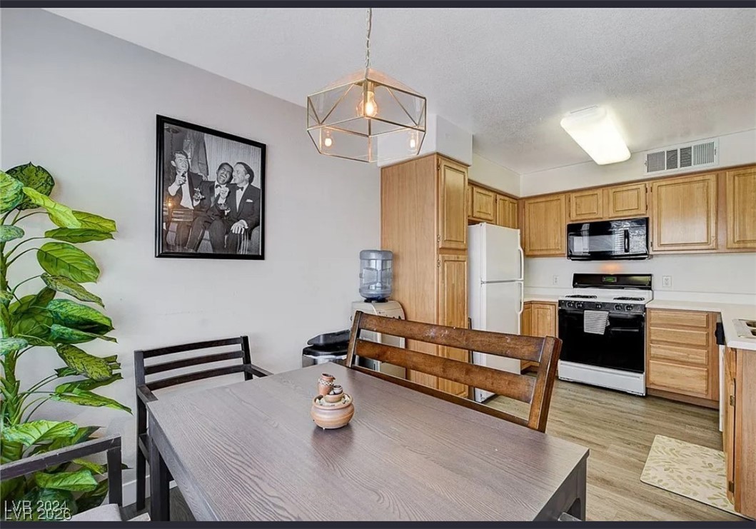 Photo 5 of 5710 E Tropicana Avenue #1093
