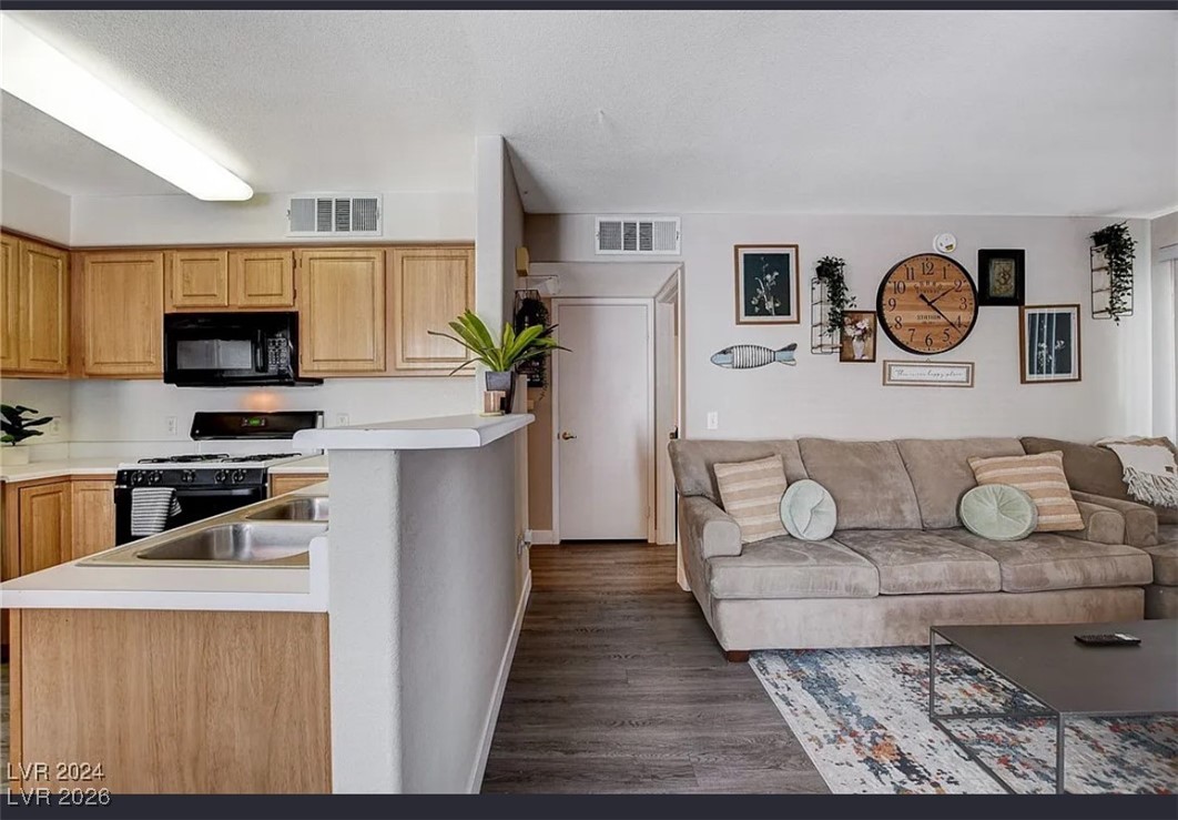 Photo 7 of 10, 5710 E Tropicana Avenue #1093