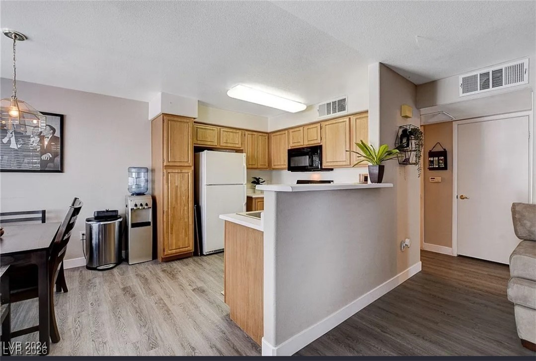 Photo 8 of 10, 5710 E Tropicana Avenue #1093