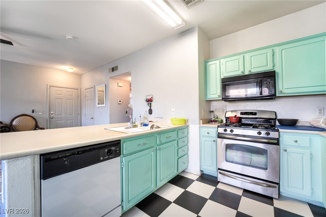 Photo 5 of 855 N Stephanie Street #1721