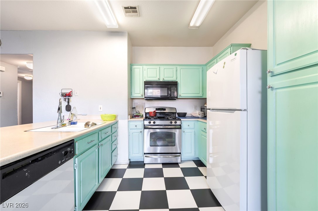 Photo 7 of 21, 855 N Stephanie Street #1721
