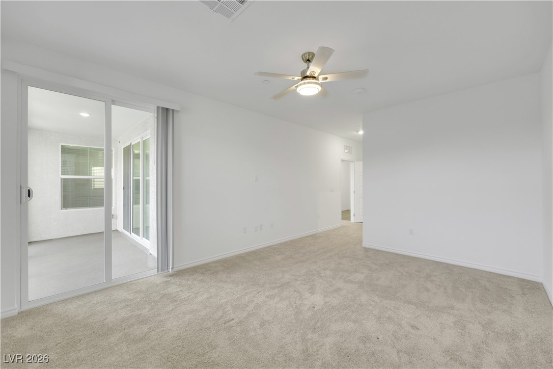 Photo 21 of 40, 2555 Hampton Road #7202