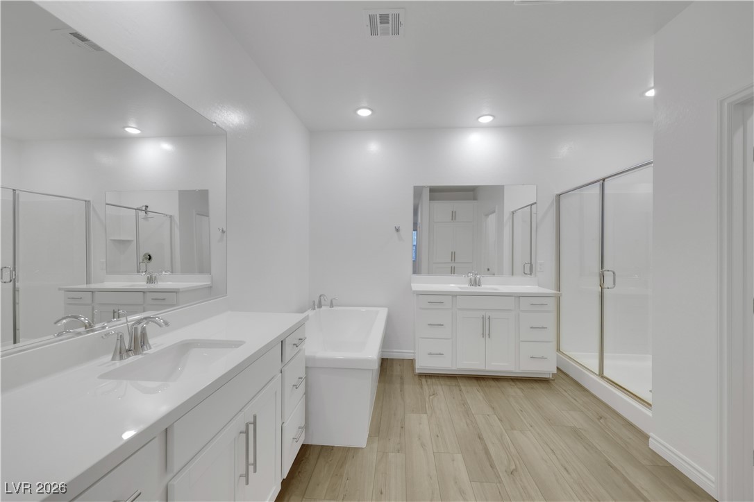 Photo 24 of 40, 2555 Hampton Road #7202