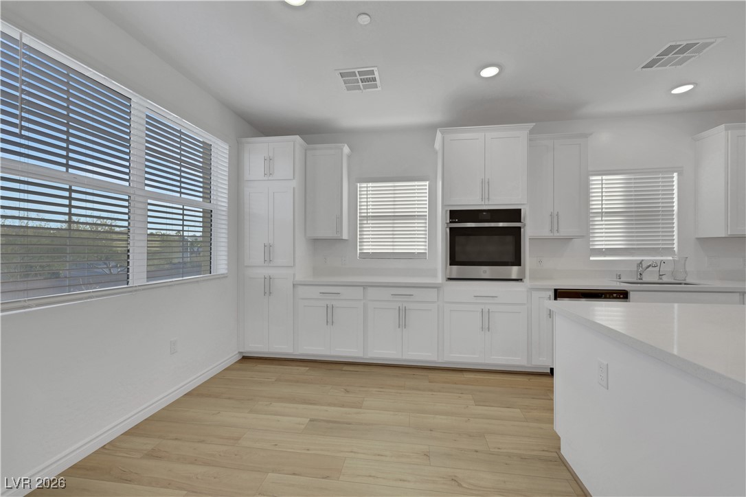 Photo 18 of 40, 2555 Hampton Road #7202