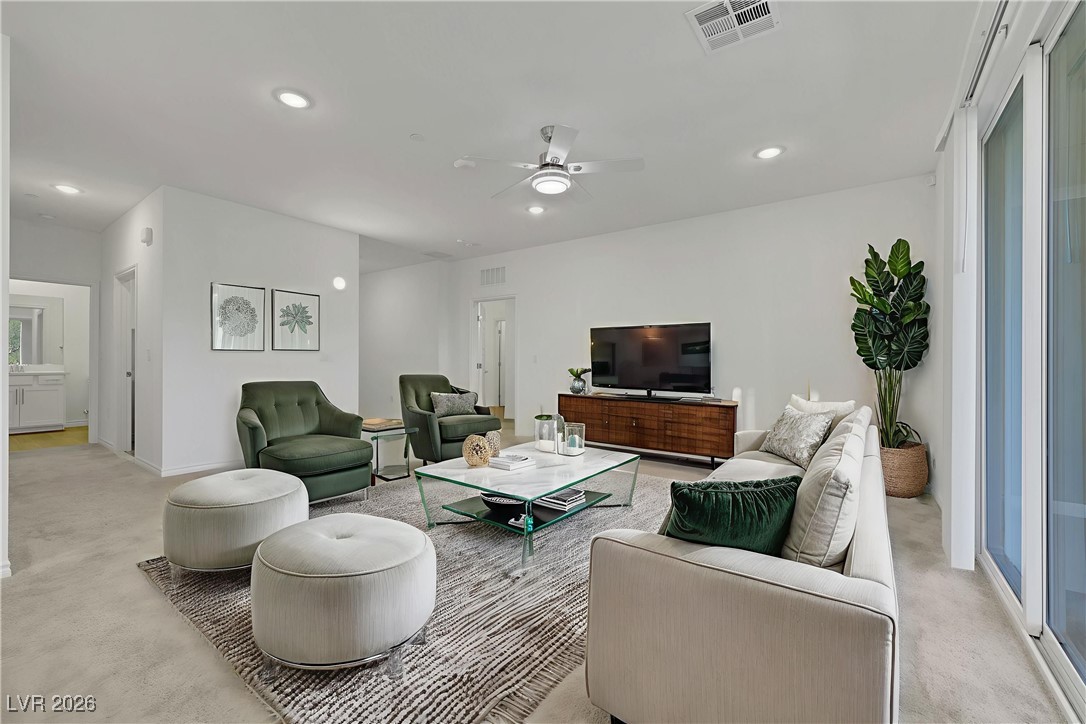 Photo 10 of 40, 2555 Hampton Road #7202