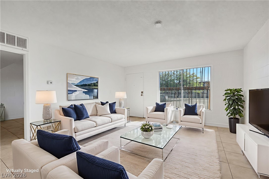 585 S Royal Crest Circle #16, Las Vegas 89169