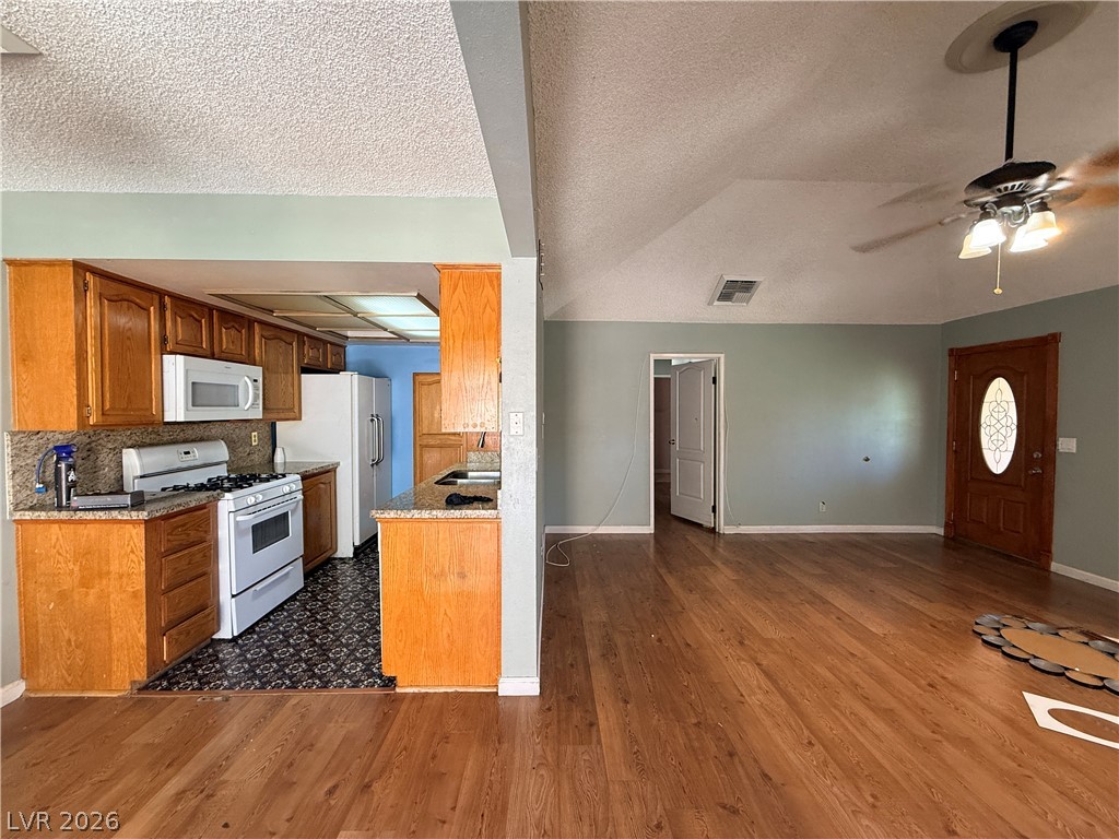 Photo 7 of 20, 6681 Bubbling Brook Drive #A