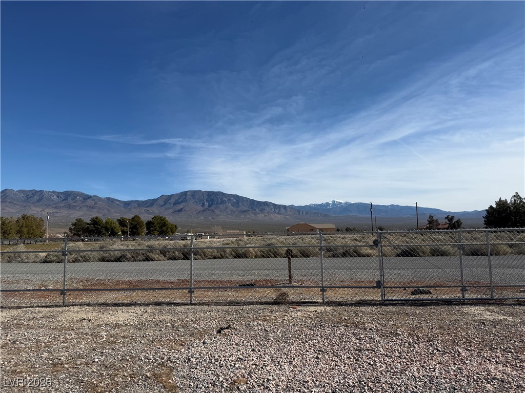 Photo 8 of 14, 5260 Mooncrest Avenue