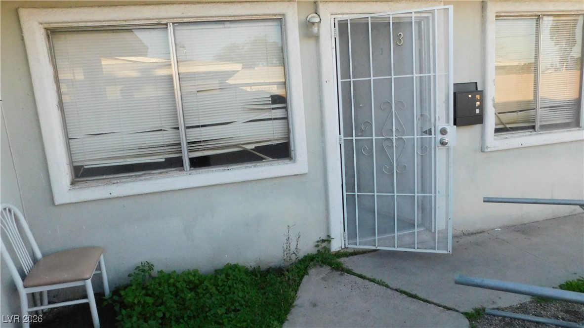 Photo 2 of 2612 E Mesquite Avenue