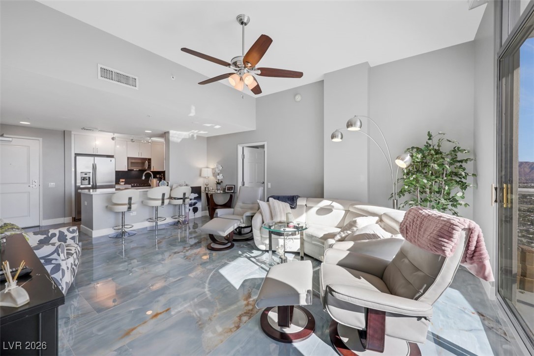 Photo 14 of 57, 200 W Sahara Avenue #3707